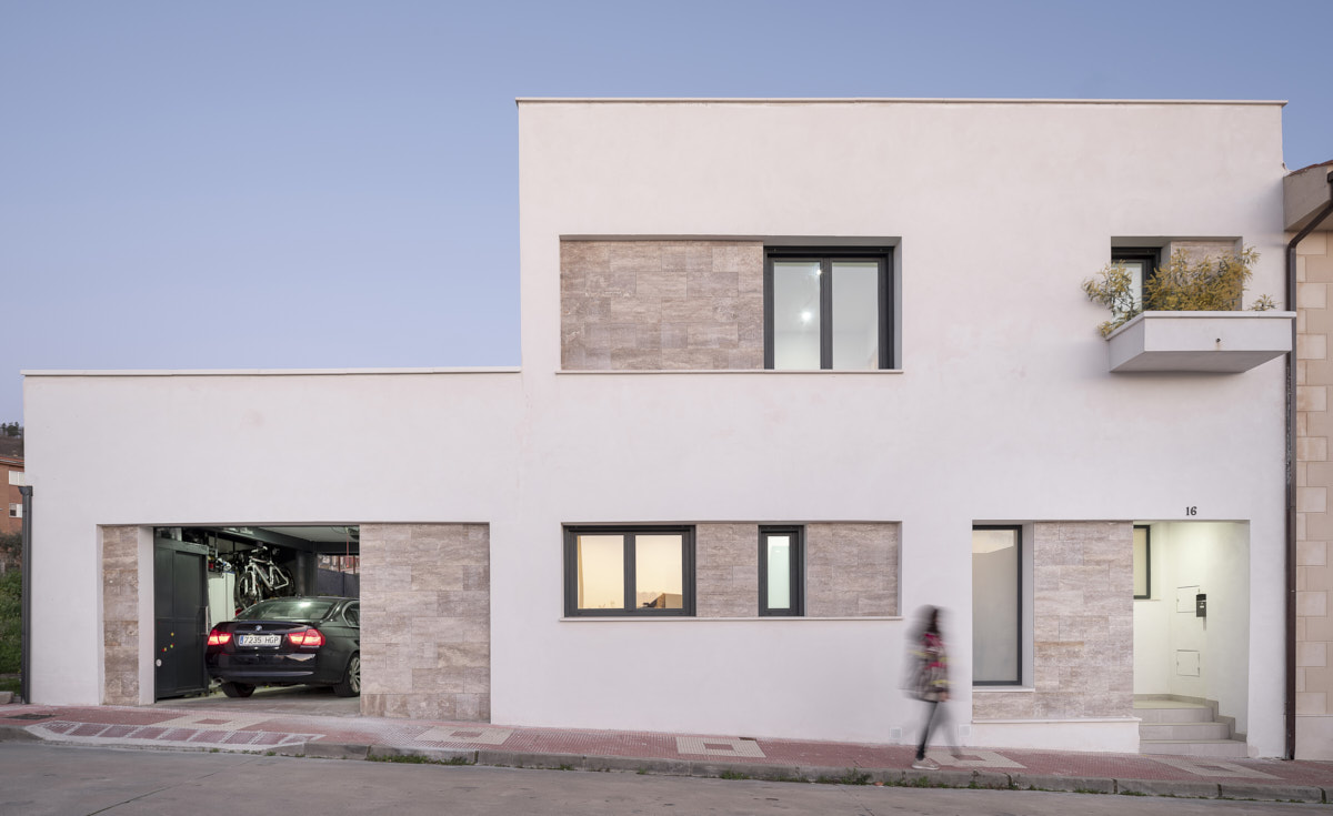 Proyecto de Vivienda en Cáceres con Ventanas de Doble Acristalamiento