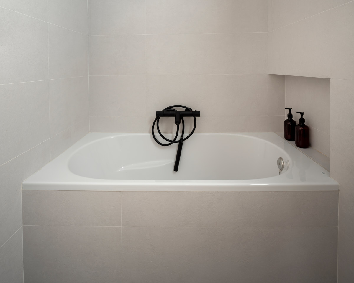 VIVIENDA CASA DISEÑO MODERNA LA VERA CACERES 18 BAÑO NUBA