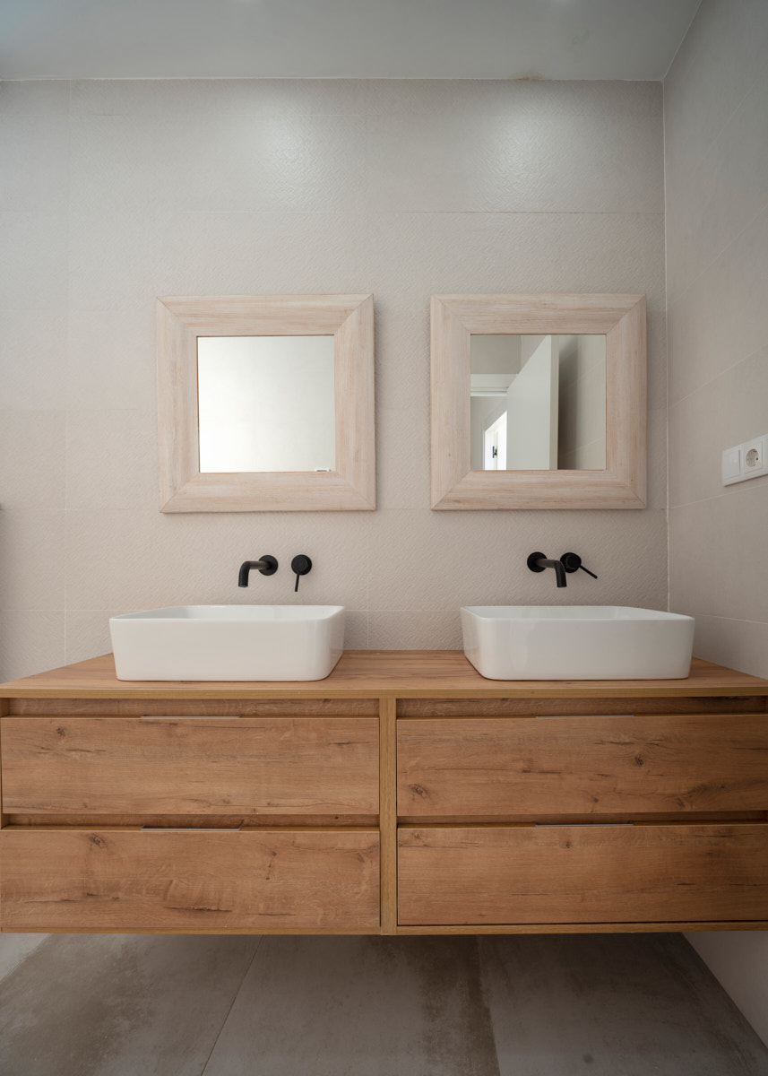 VIVIENDA CASA DISEÑO MODERNA LA VERA CACERES 19 BAÑO NUBA