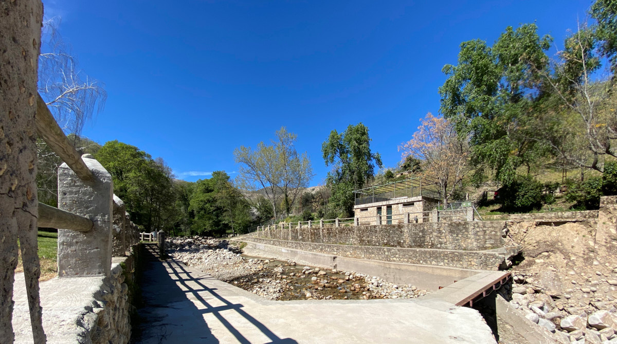 VIVIENDA CASA DISEÑO MODERNA LA VERA CACERES 73 PISCINA