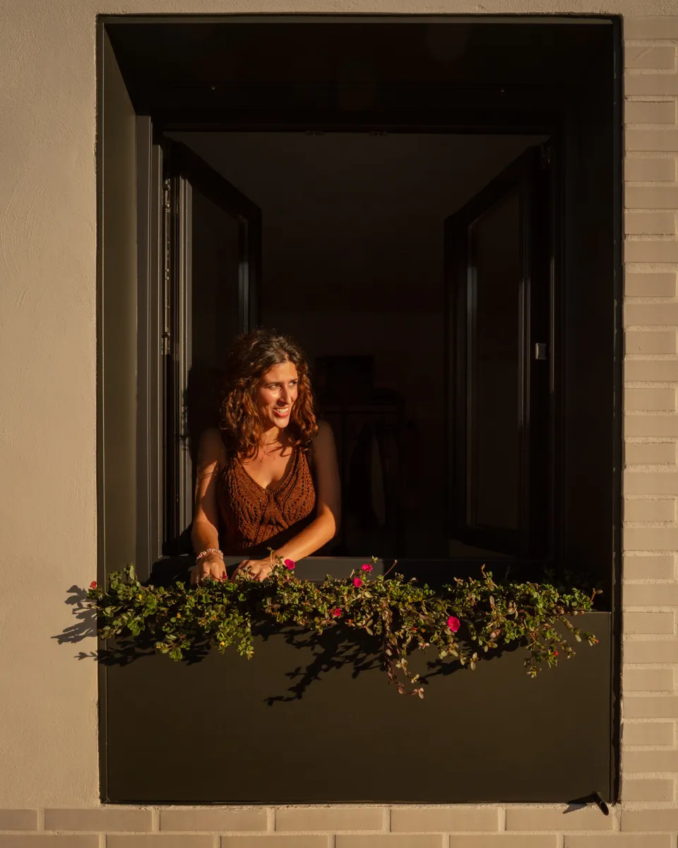 Ventana en vivienda en La Comarca de la Vera, proyecto de Nuba Arquitectura