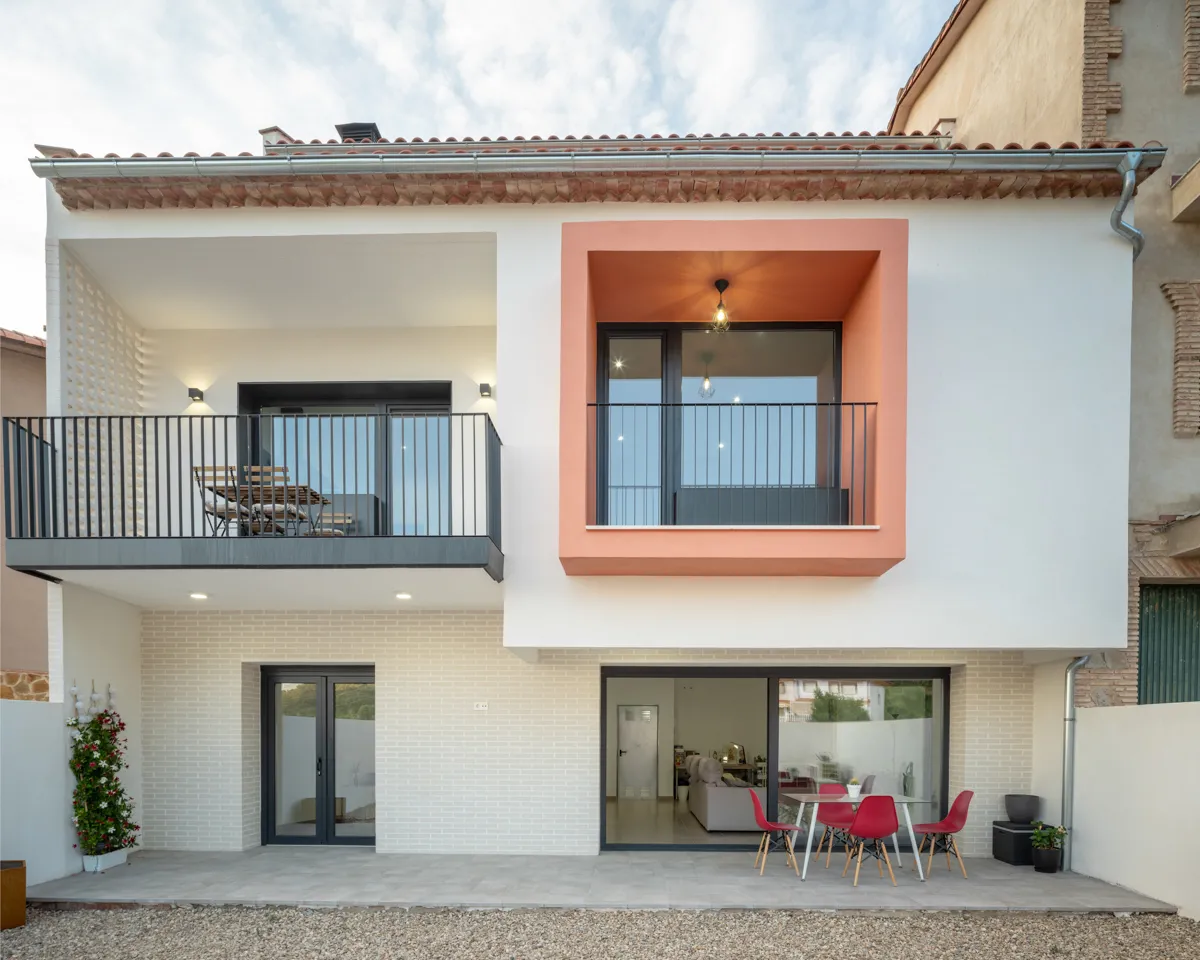 nuba-arquitectura-vivienda-la-vera-fachada-3